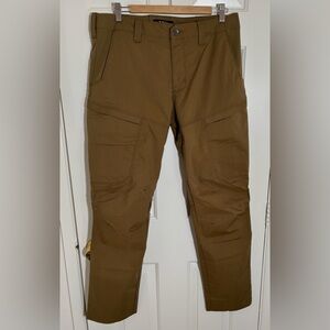 5.11 Men’s Straight Fit Ridge Cargo Pants. 
Size: 34x32, Tundra brown